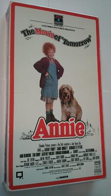 Annie VHS Alieen Quinn Carol Burnett Bernadette Peters Tim Curry-image