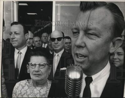 1965 Press Photo Mrs Annie Finger, Sammy and Aaron Finger, Bill Elliott, Texas-image