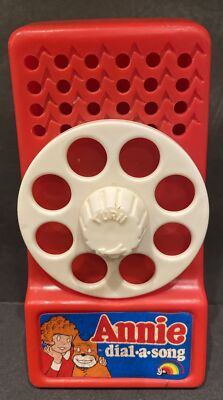 LITTLE ORPHAN ANNIE DIAL-A-SONG TELEPHONE TOY PLAYS “TOMORROW” VINTAGE 1981-image