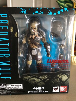 BANDAI ALIEN VS PREDATOR Predator Wolf  S.H. MONSTERARTS AVP action Figure-image