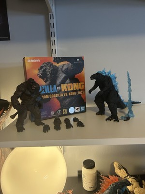 S.H.MonsterArts Godzilla Pre Evolved and Kong 2021 (All Accessories Included)-image