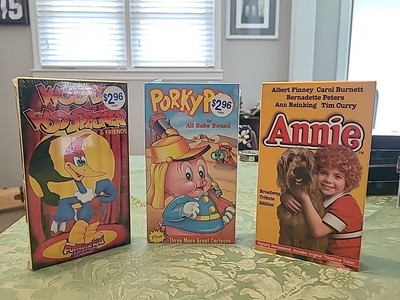 Woody Wookpecker 89, Porky Pig 90, Annie 97 - VHS Tapes-image