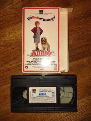 Annie VHS 1987 Albert Finney Carol Burnett Aileen Quinn Vintage Movie Film-image