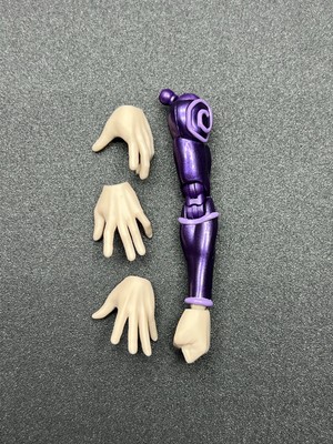 S.H. MonsterArts Yu-Gi-Oh! Duel Monsters Dark Magician Fodder Left Arm & Hands-image