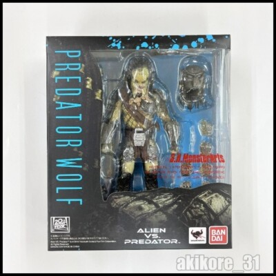S.H. Monster Arts Predator Wolf Alien Vs Predator Bandai Action Figure-image