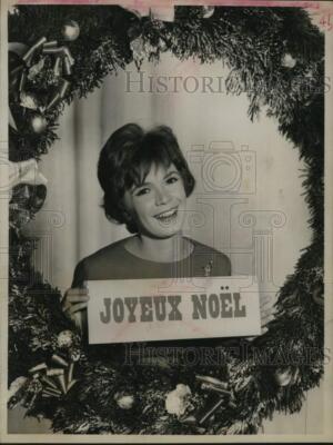 1961 Press Photo Actress Annie FargÃ© with Joyeux NoÃ«l sign - tup18022-image