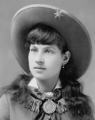 Sharpshooter ANNIE OAKLEY Photo  (212-A)-image