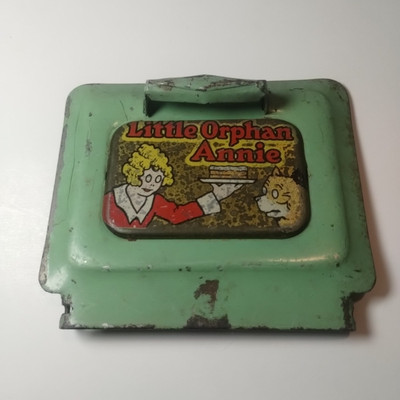 VINTAGE LITTLE ORPHAN ANNIE METAL PLAY STOVE/OVEN Door Replacement -image