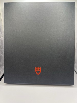 Leather Tudor Note Book With Pen. Black/red-image