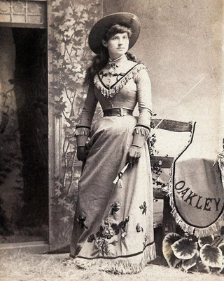 Annie Oakley Portrait 4x6 Picture Celebrity Print-image