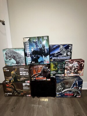 Godzilla Bandai S.H.MonsterArts toy Collection **READ DESCRIPTION**-image