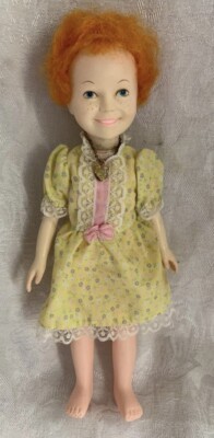 Vintage Tribune 1982 Knickerbocker plastic Annie doll 9” with necklace no socks-image