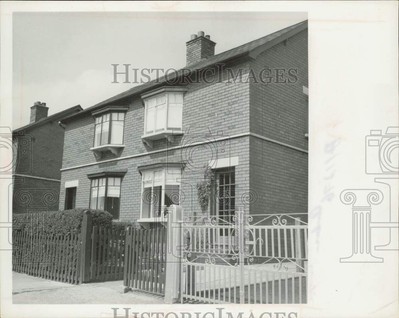 1960 Press Photo Exterior view of Annie Chustie's home in Belfast - nei40848-image