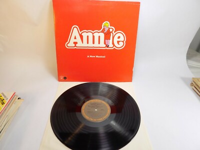 ANNIE A NEW MUSICAL  ALBUM COLUMBIA  RECORDS JS 34712 VG+/VG+-image