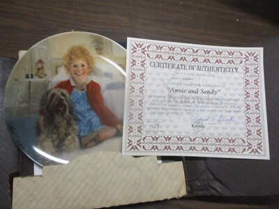 1982 Knowles Little Orphan Annie Collector Plate Annie and Sandy-image
