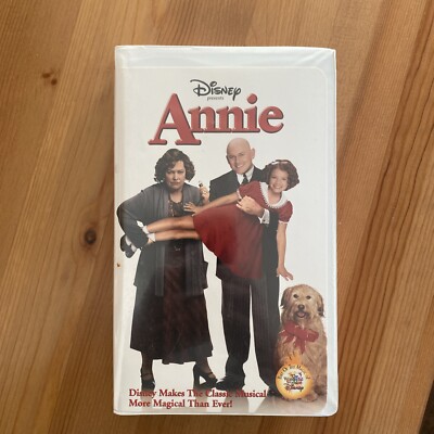 Annie VHS Tape 1999 - Disney Clamshell Case-image
