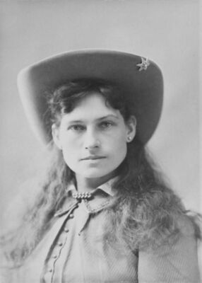ANNIE OAKLEY 8X10 GLOSSY PHOTO PICTURE IMAGE #3-image