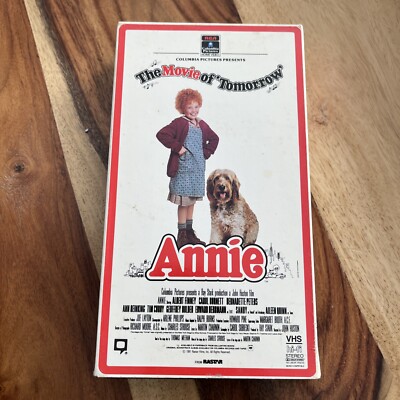 Annie VHS 1982 Albert Finney Carol Burnett Bernadette Peter's-image