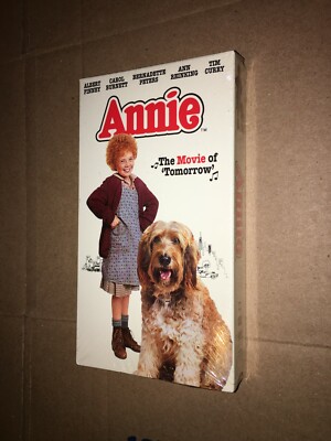 VHS Annie Albert Finney ,Carol Burnett  FACTORY SEALED WATERMARKED-image