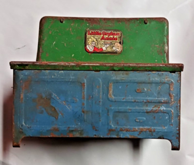 Metal Stove Vintage Little Orphan Annie Toy  BLUE & GREEN 8