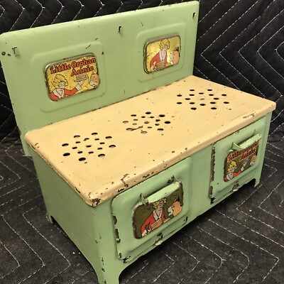 VINTAGE 1930's LITTLE ORPHAN ANNIE 3 BURNER METAL PLAY STOVE OVEN-image