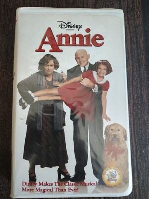 Annie (VHS, 1999, Clamshell) Disney Kathy Bates-image