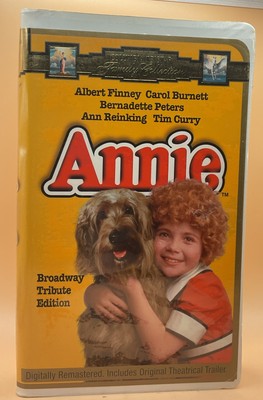 Annie VHS 1982, 1997 Clamshell Carol Burnett Tim Curry **Buy 2 Get 1 Free**-image