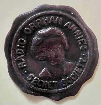 Vintage Radio Orphan Annie Secret Society Pin Pinback Comic Cereal Premium-image