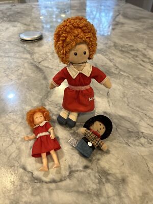 VTG 1977 Little Orphan Annie Knickerbocker 10” & 1982 Annie Doll & Aurora Puppet-image